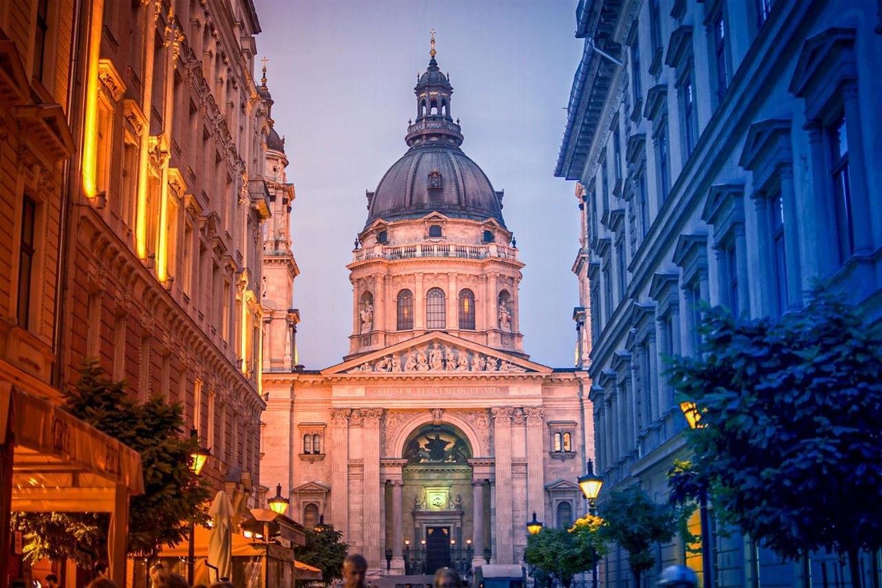 Chill On The Screened Balcony-Budapest Most Historic Landmarks Luaran gambar